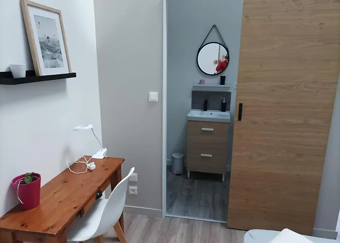 Holiday home Maison Les Iris - 2 Et 2 Salles De Bain - 2 A 4 Personnes - Futuroscope *