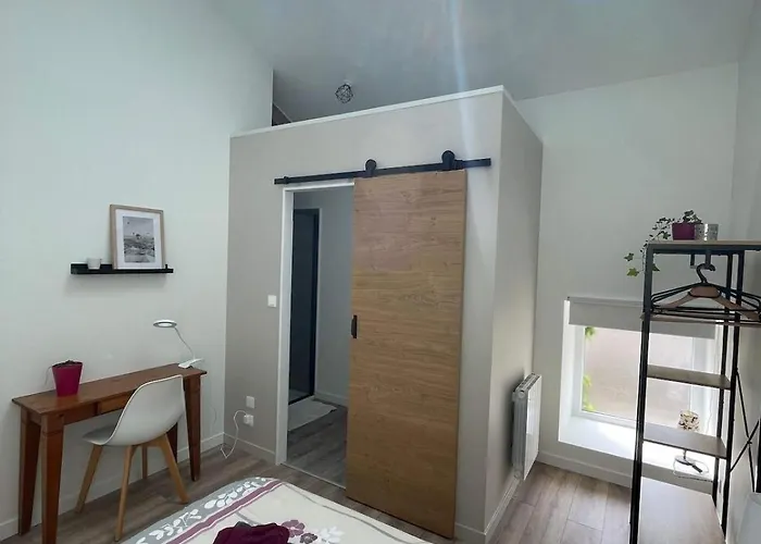 Holiday home Maison Les Iris - 2 Et 2 Salles De Bain - 2 A 4 Personnes - Futuroscope *